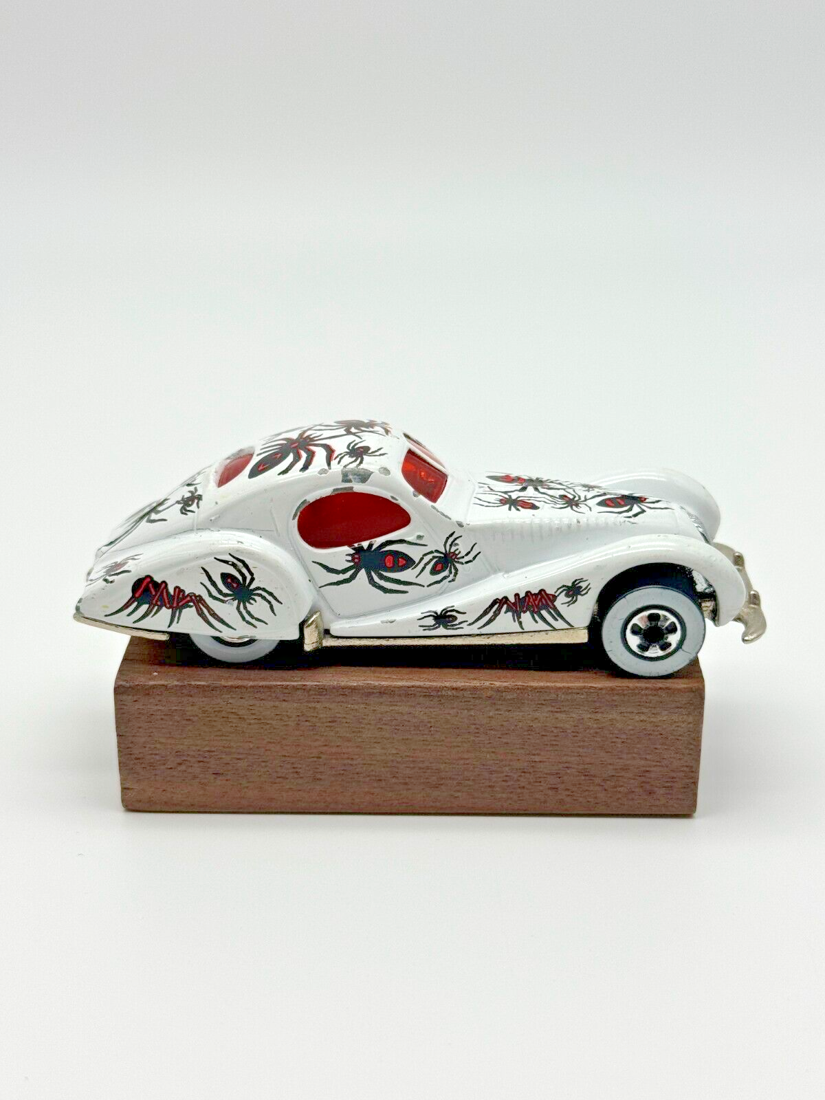 1987 MATTEL HOT WHEELS TATTOO MACHINES WHITE JAGUAR SPLIT  "SPIDERIDER" SPIDERS!